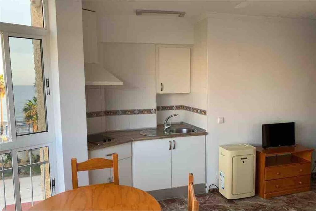 Apartment First Line Of The Sea Benalmadena Exterior photo